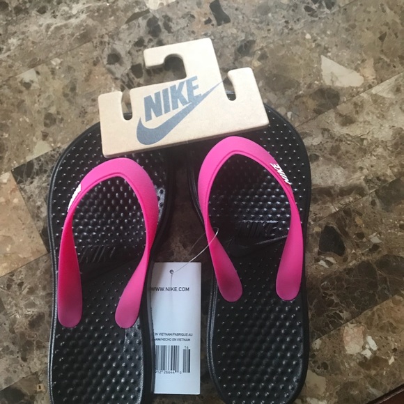 nike solay flip flops size 8